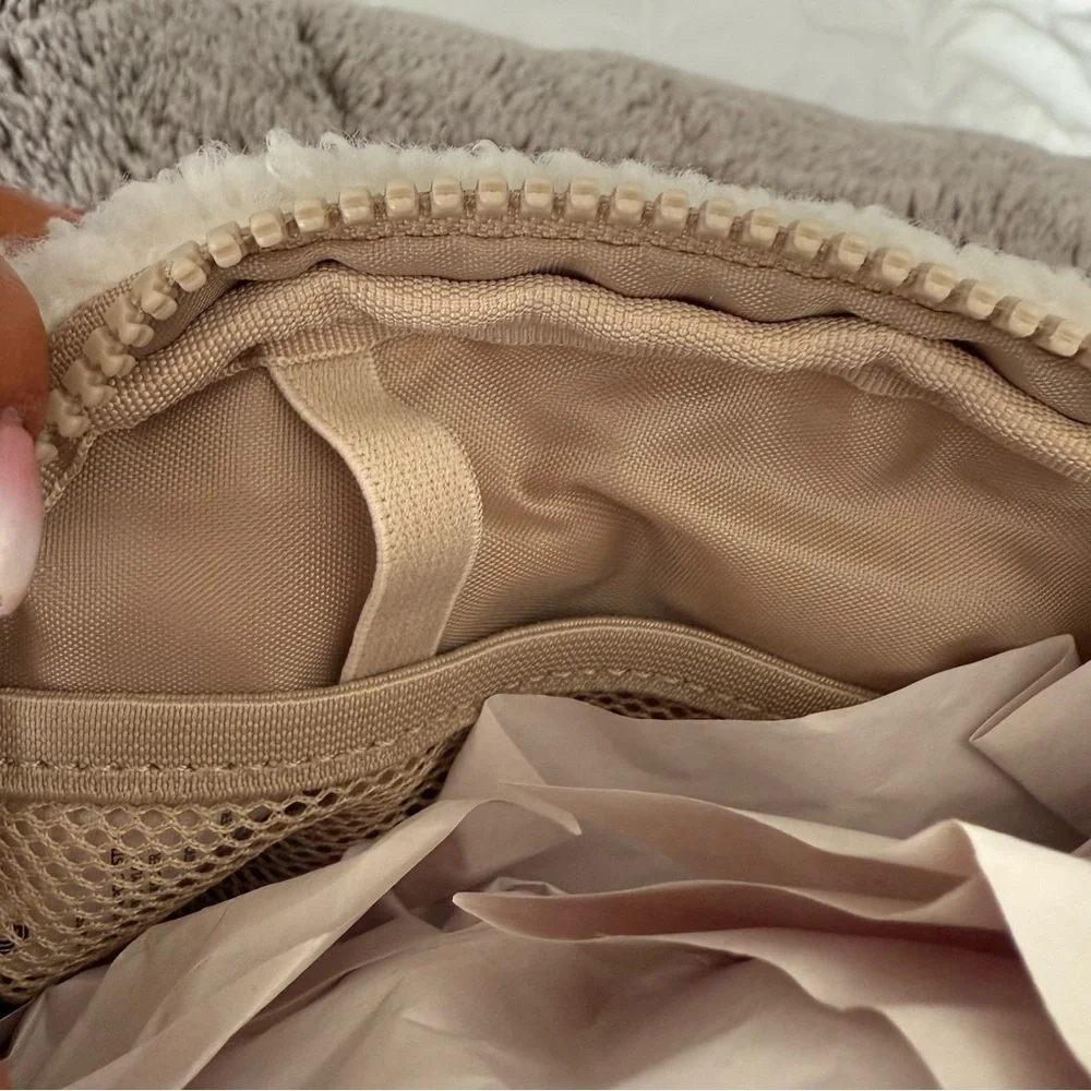 NWT Lole unisex cream colored fleece belt bag